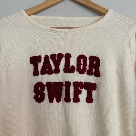 Taylor Swift Red Cream Knit Varsity Collegiate Crewneck Sweater Sixe XS - Picture 5 of 12